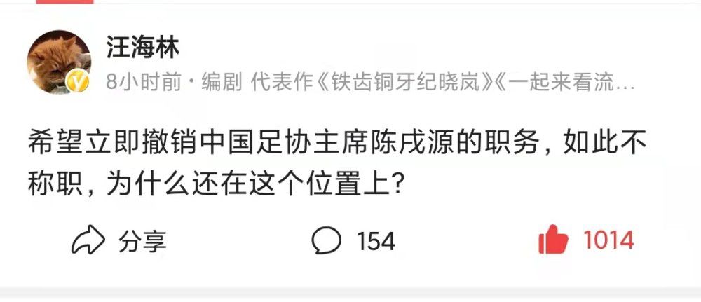 美女解开胸罩